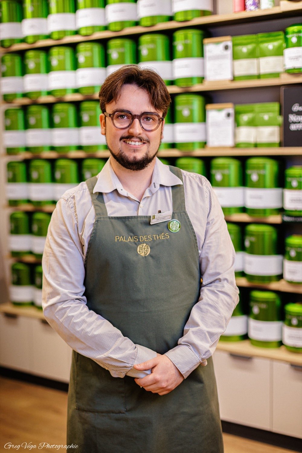Portrait d'un commerçant dans sa boutique