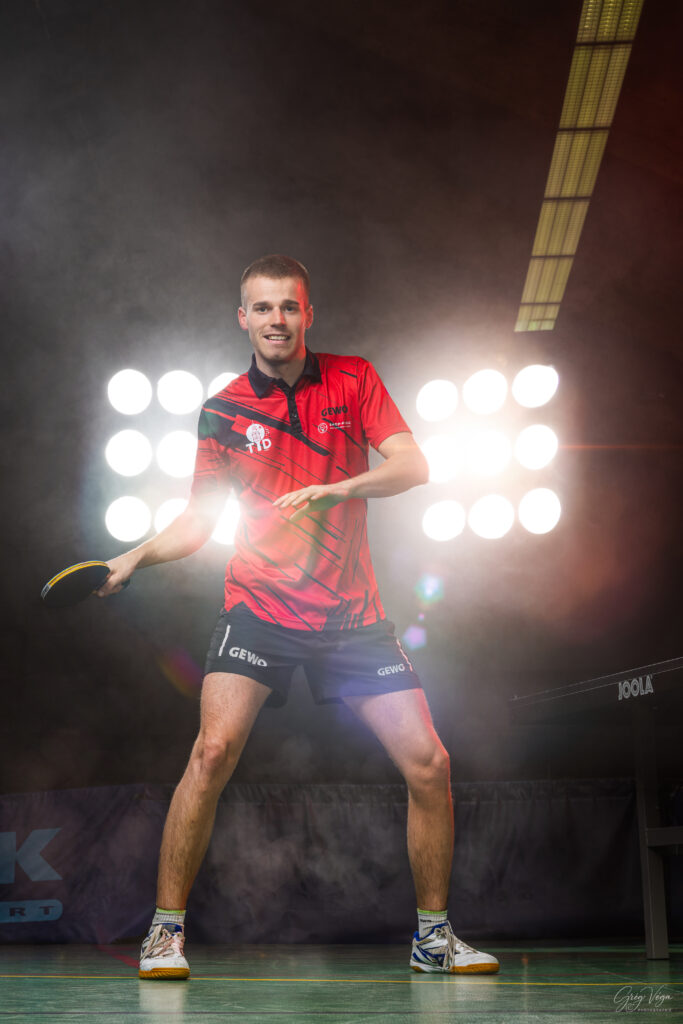Joueur de tennis de table en action